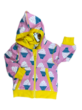 Lade das Bild in den Galerie-Viewer, maxomorra Hoodie Kapuzenjacke Eiscreme rosa GOTS Sale Kinderkleidung nachhaltig Second Hand
