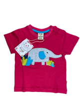 Lade das Bild in den Galerie-Viewer, Frugi T-Shirt pink Elefant Sale GOTS 74 80 nachhaltige Kinderkleidung
